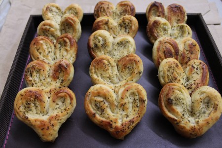 COURGETTE, CHEDDAR AND BASIL HEART BUNS RECIPE